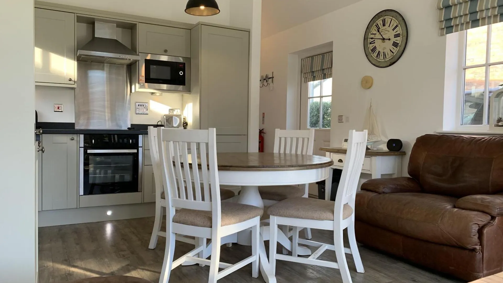 בית נופש פילי Sophie Beach Hut At The Bay, Sleeps 4, 2 Dogs Welcome